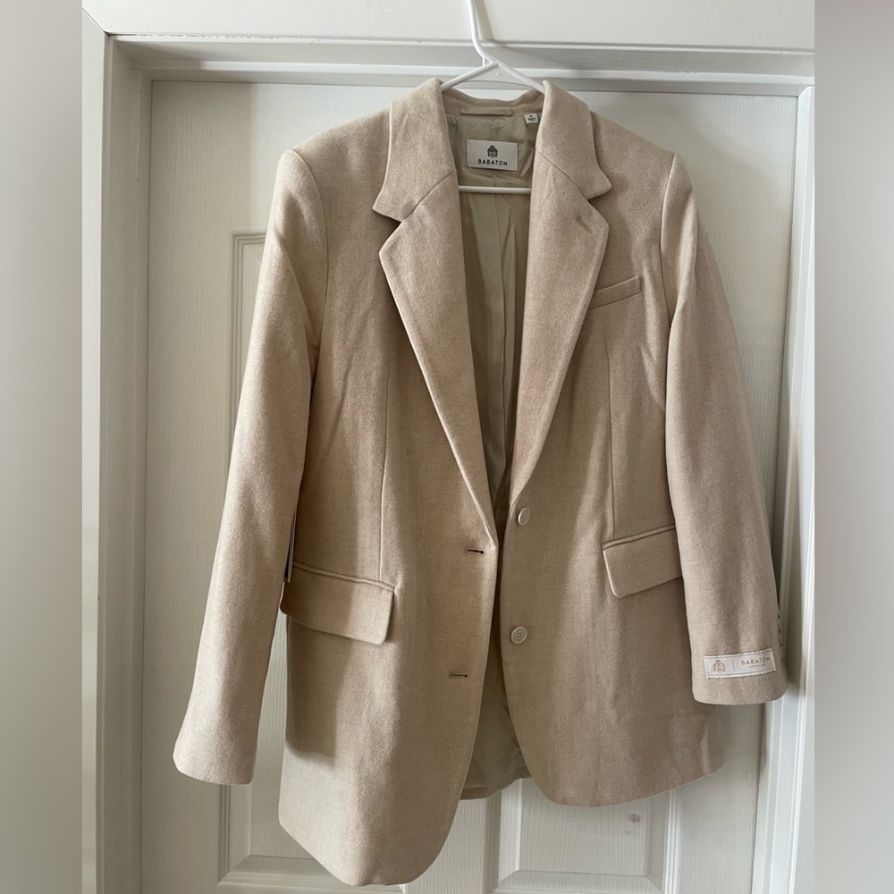 Aritzia Blazer 
NEW AGENCY BLAZER
Color: BONE Size Medium
